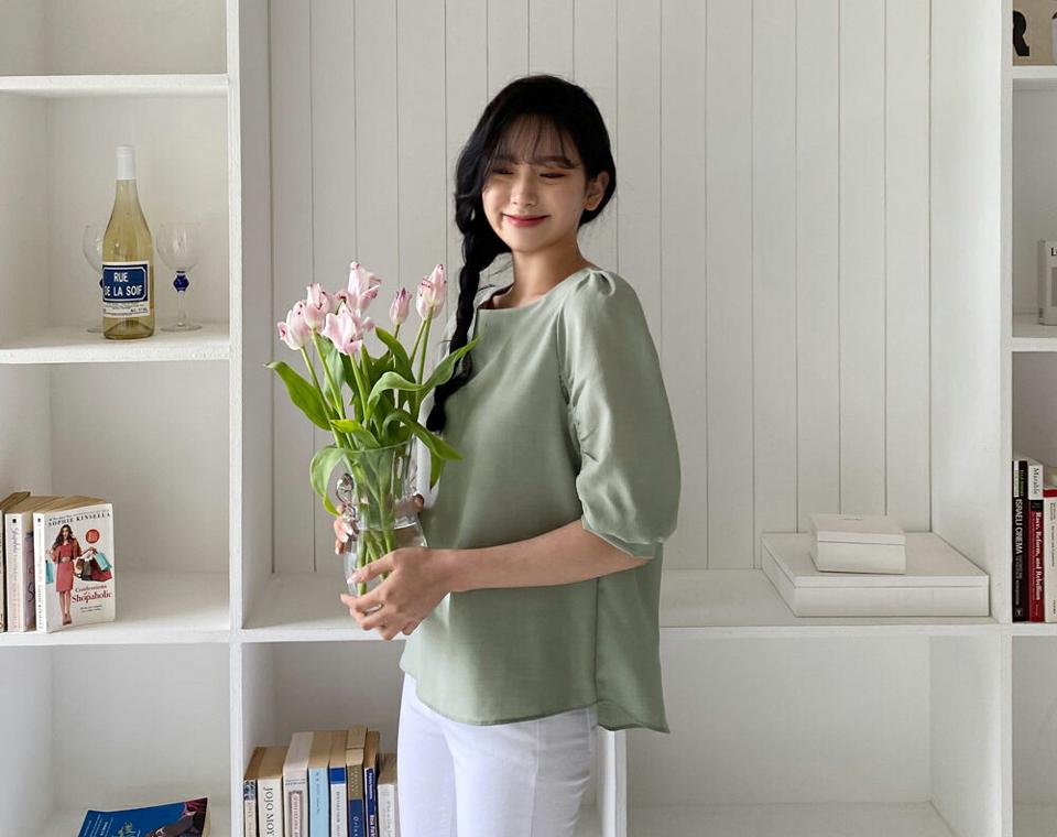 ゴムパフスリーブブラウス・全6色・64070 レディース 【bl】【韓国 ファッション トップス ブラウス 半袖 ボリューム ウンドネック ガーリー フィット 体型カバー 細身 春 夏】【NIJU】