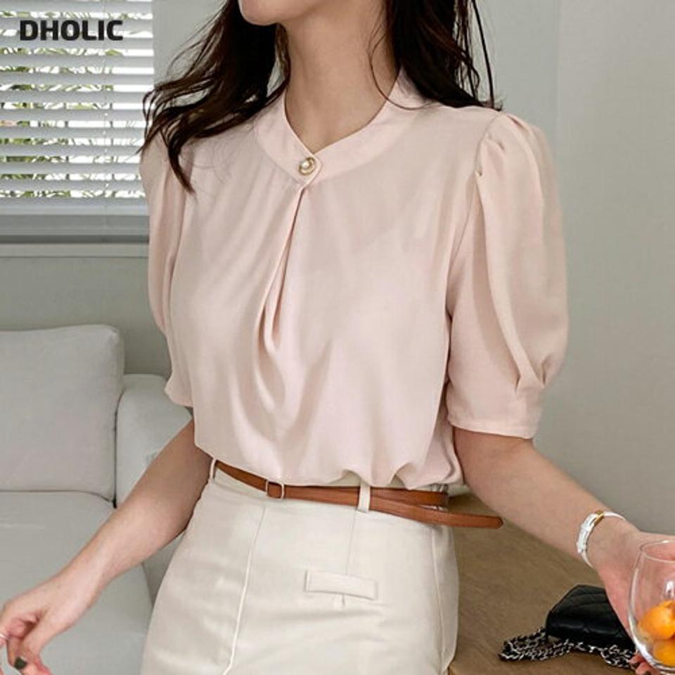 リングフェイクパール半袖ブラウス・全3色・t68324 レディース 【bl】 トップス ブラウス 半袖 ハーフスリーブ パールボタン フェミニン 単色 無地 シンプル きれいめ 上品 大人 春 夏 韓国 ファッション ハイホリHIHOLLI