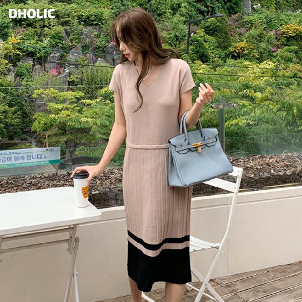 【只今10%OFF】配色プリーツニットワンピース・全2色・b68260 レディース 【ops】 ワンピース ロング ロングワンピース プリーツ ニット 配色 ショートスリーブ 半袖 モダン 大人 春 夏 韓国 ファッション ハイホリHIHOLLI