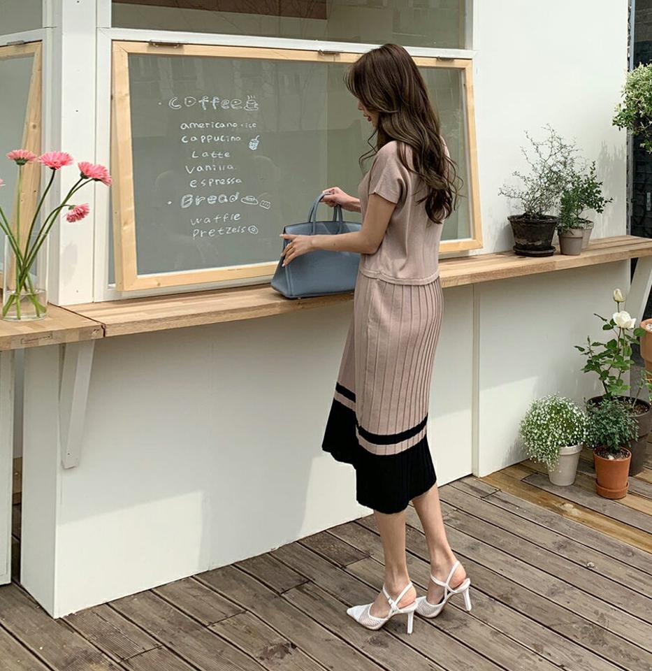 【只今10%OFF】配色プリーツニットワンピース・全2色・b68260 レディース 【ops】 ワンピース ロング ロングワンピース プリーツ ニット 配色 ショートスリーブ 半袖 モダン 大人 春 夏 韓国 ファッション ハイホリHIHOLLI