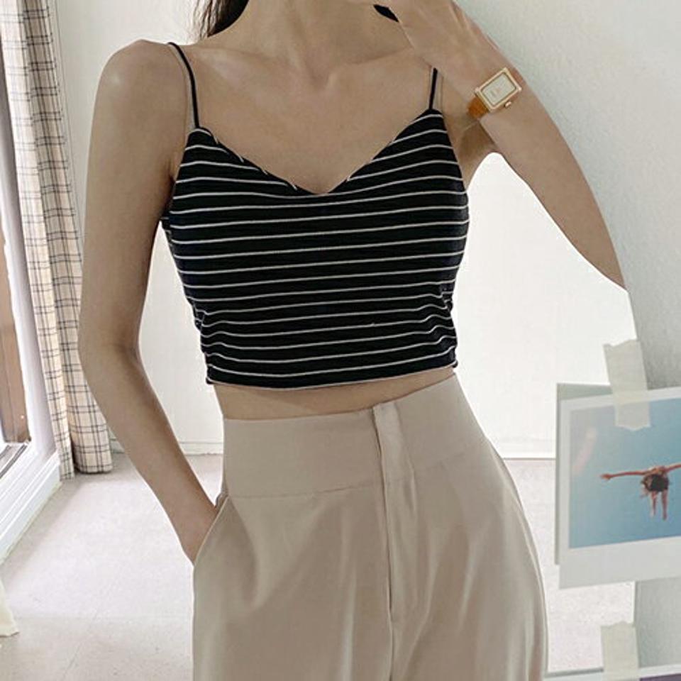 ボーダークロップドスリーブレス・全3色・t65339 レディース 【tops】 韓国 ファッション トップス スリーブレス ノースリーブ スリム 細身 体型カバー フェミニン クロップド丈 シンプル Vネック フィット ボーダー カジュアル 夏 春