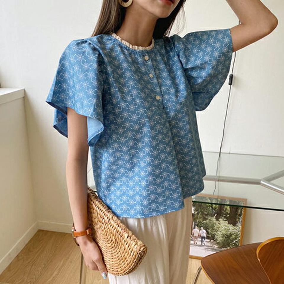 刺繍フレアスリーブブラウス・全2色・t65325 レディース 【bl】 韓国 ファッション トップス ブラウス 半袖 刺繍 パターン 5分丈 フレアスリーブ レース ラウンドネック 体型カバー スリム ボリューム ガーリー 夏 春