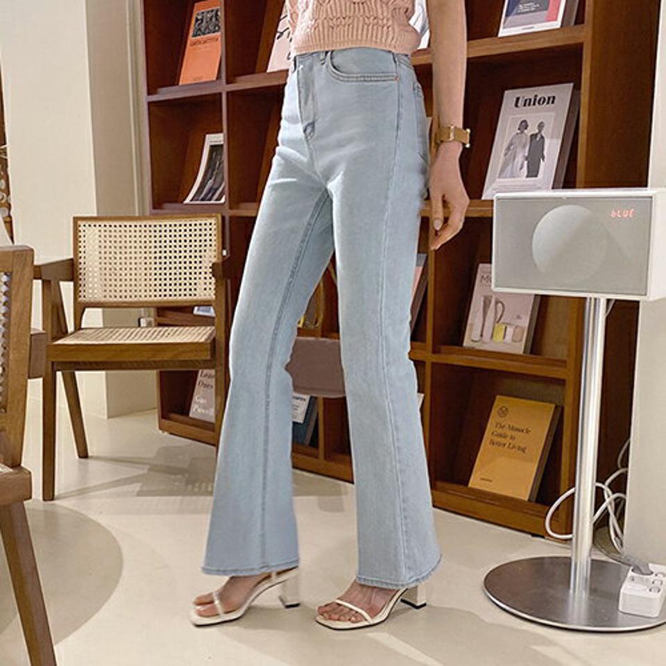 【全品10%OFF】ライトブルーフレアデニムパンツ・全1色・t57387 レディース 【pt】【韓国 ファッション ボトムス ロング ロングパンツ 美脚 デニム セミブーツカット ブーツカット スリム 10分丈 体型カーバー 細身 ハイウエスト 夏 春】