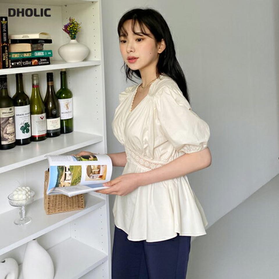 レースVネックフレアブラウス・全3色・t64125 レディース 【bl】 韓国 ファッション トップス ブラウス 半袖 Vネック ウェーブ レース 花柄 フラワー パターン フレア ガーリー フィット 体型カバー 細身 スリム 春 夏 NIJU