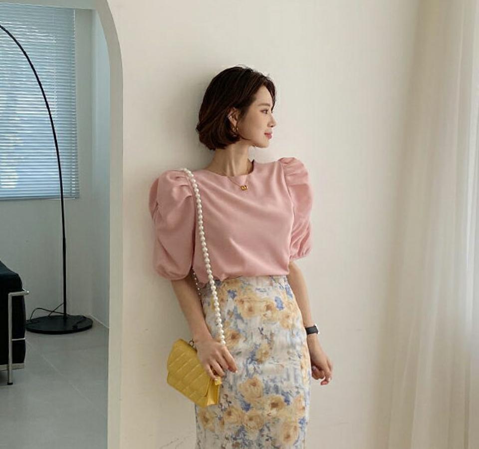 パフスリーブブラウス・全4色・t57378 レディース 【bl】 韓国 ファッション トップス ブラウス 半袖 パフスリーブ ラウンドネック ベーシック 無地 フェミニン オフィス オフィスカジュアル 体型カバー スリム ボリューム 夏 春