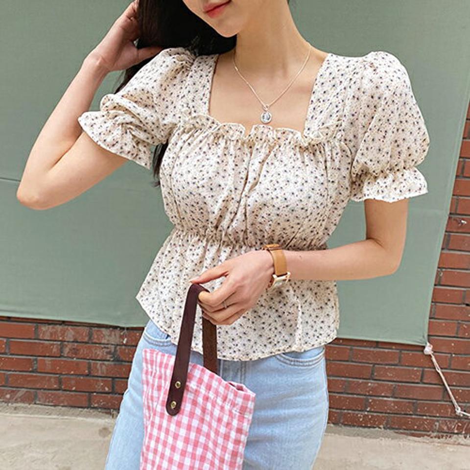 スクエア花柄ブラウス・全3色・t57380 レディース 【bl】 韓国 ファッション トップス ブラウス 半袖 花柄 フラワー パターン フェミニン スクエアネック フリル ゴム フレア 体型カバー スリム ボリューム ガーリー 夏 春