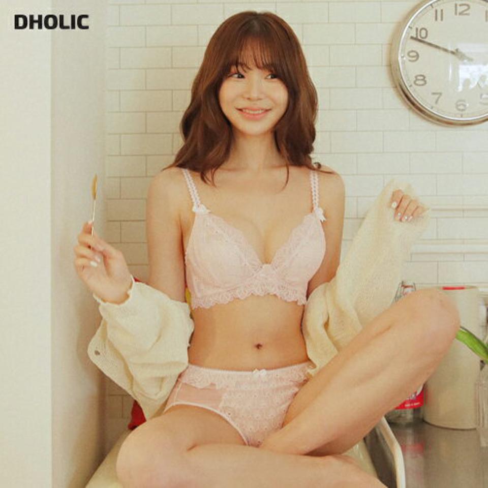 ウェーブストラップ花柄ブラ&ショーツSET・全3色・e44618 レディース 【uw】 韓国ファッション ランジェリー 下着 セット ブラジャー ブラレット ブラ ショーツ パンツ 大人 パンチング レース ノンワイヤー 花柄 フラワー パターン 夏 春