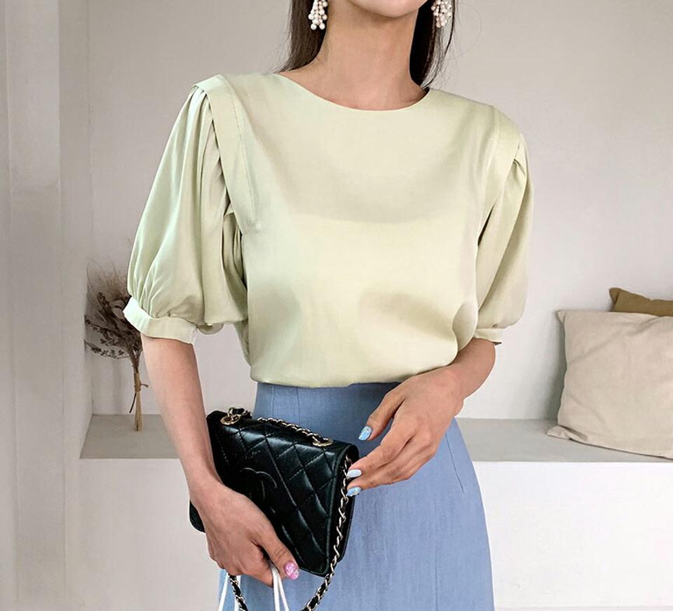 ハーフパフブラウス・全3色・t62049 レディース 【bl】【韓国 ファッション トップス ブラウス 半袖 ドライ ラウンドネック ギャザー パフスリーブ パフ ボリューム ベーシック 無地 フェミニン 体型カバー スリム 夏 春】