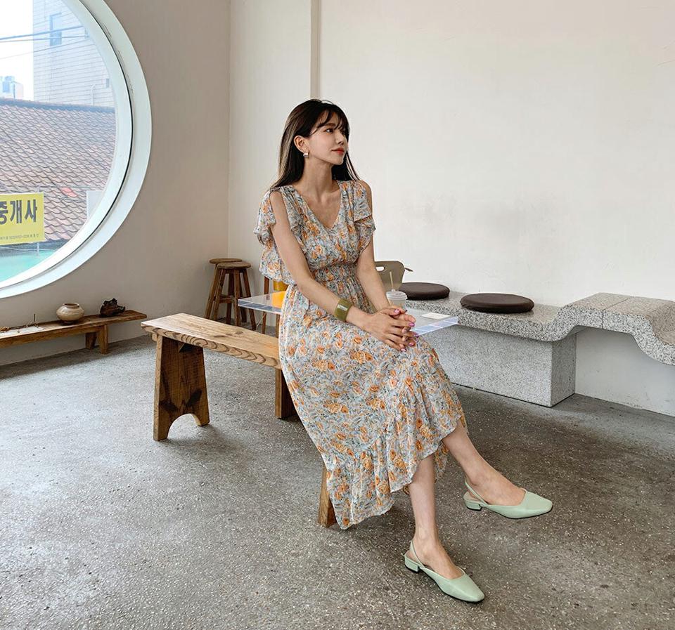 フローラルシャーリングワンピース・全4色・t62062 レディース 【ops】 韓国 ファッション ワンピース ロング ロングワンピース 半袖 シャーリング 花柄 フェミニン Vネック リボン ギャザー フレア ショートスリーブ Aライン 体型カバー 夏 春