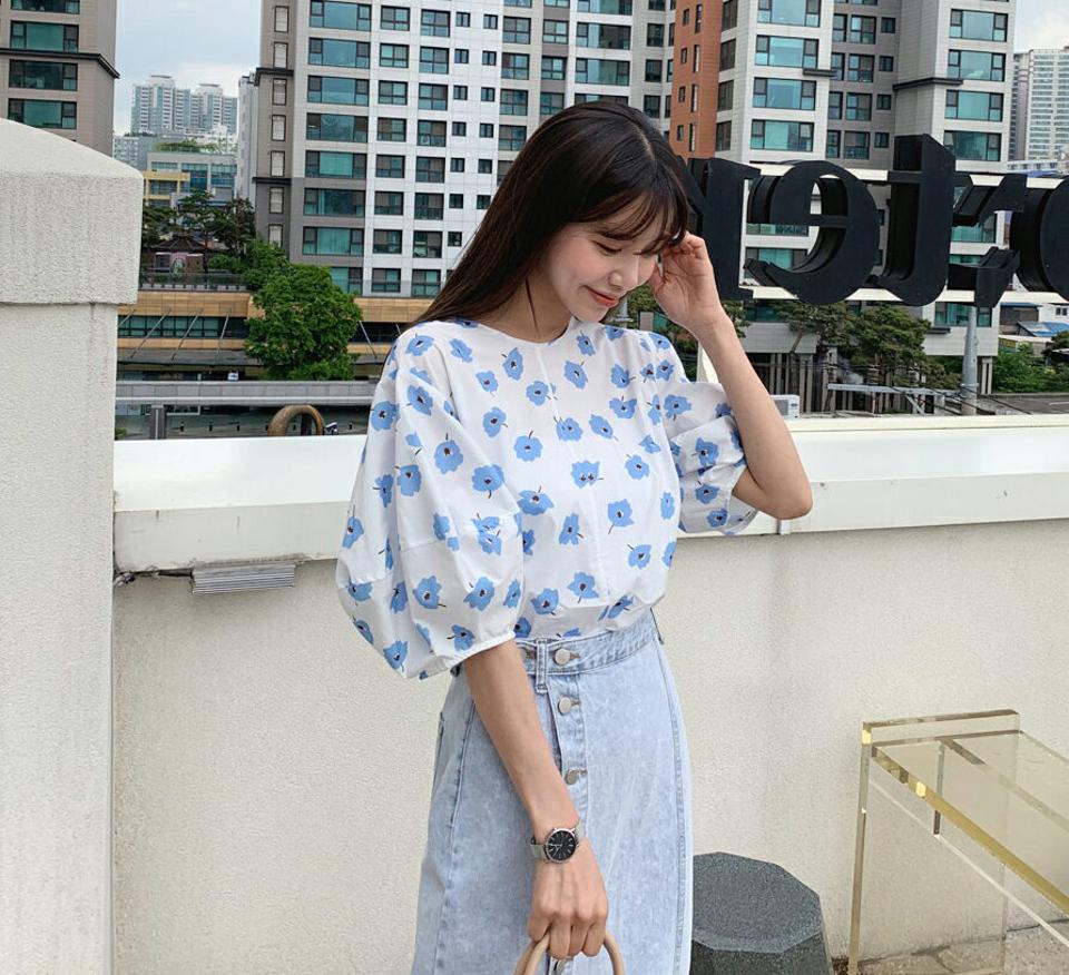 【全品10%OFF】バックリボンフローラルパフブラウス・全2色・t62072 レディース 【bl】【韓国 ファッション トップス ブラウス 半袖 7分丈 花柄 フラワー パターン パフスリーブ ボリューミー ラウンドネック リボン フェミニン 体型カバー スリム ボリューム 夏 春】