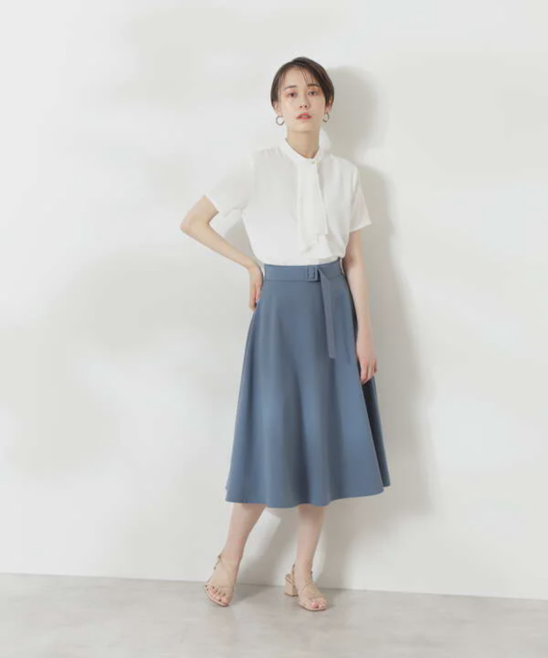クルミバックル付フレアスカート