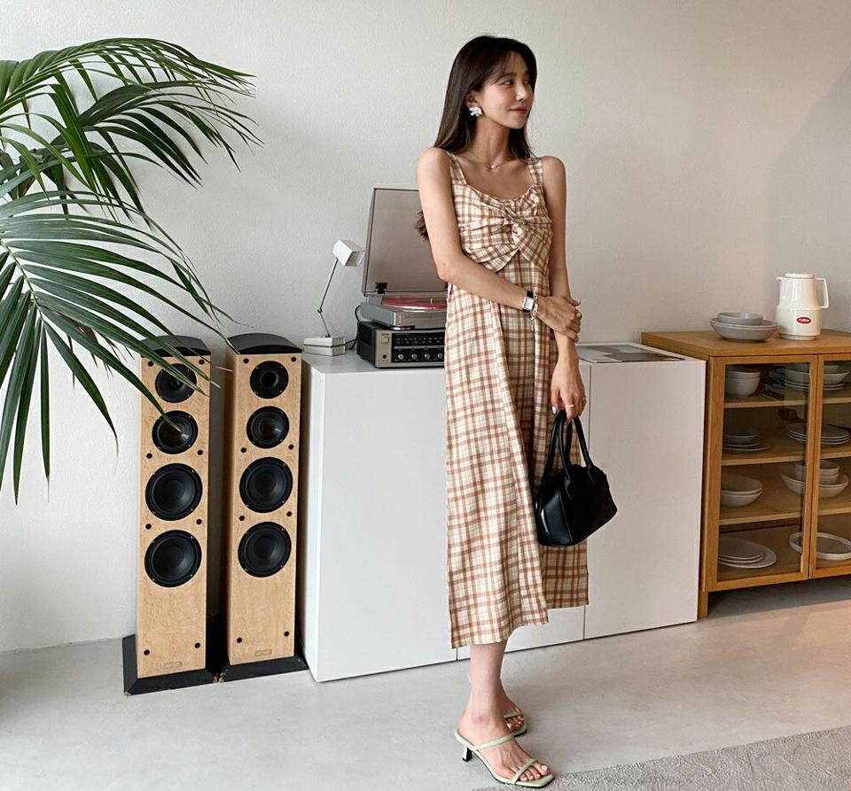 チェックスリーブレスワンピース・全2色・t65353 レディース 【ops】 韓国 ファッション ワンピース ロング ロングワンピース チェック柄 ガーリー スリーブレス レイヤード ツイスト ボリューム Aライン スリム フィット カジュアル 体型カバー 夏 春