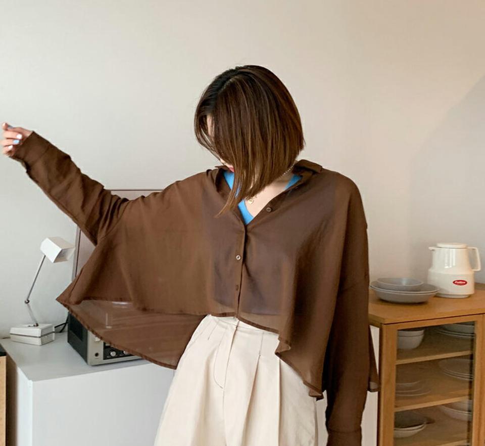 バックフレアクロップドシャツ・全3色・t65351 レディース 【bl】 韓国 ファッション トップス シャツ 長袖 シアー レイヤード風 シースルー 抜け感 クロップド丈 フェミニン 体型カバー スリム 細身 夏 春