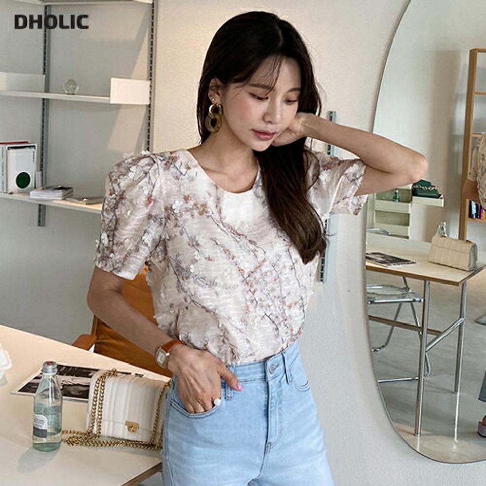 フラワーシアーブラウス・全3色・b65350 レディース 【bl】 韓国 ファッション トップス ブラウス 半袖 シアー ユニーク 花柄 フラワー パターン ラウンドネック パフ ボタン フェミニン 体型カバー スリム 細身 夏 春