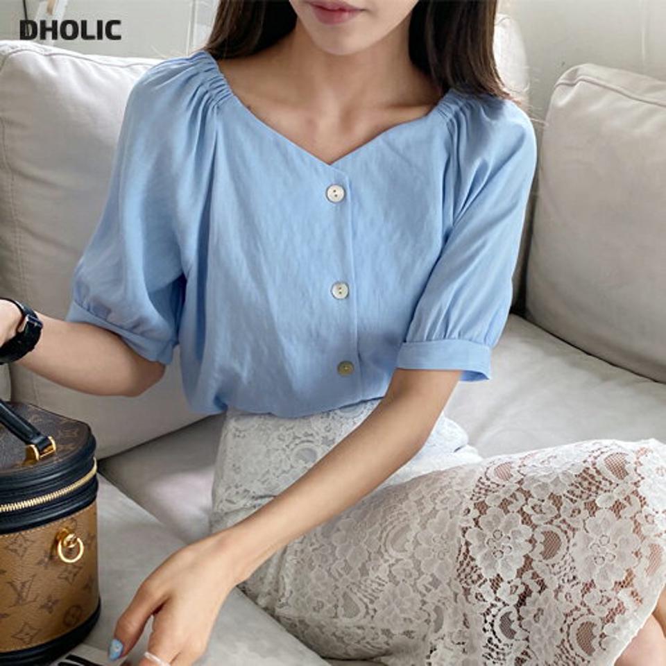 【全品10%OFF】2WAYボタンパフブラウス・全4色・t65349 レディース 【bl】【韓国 ファッション トップス ブラウス 半袖 5分丈 パフスリーブ Vネック ゴム オフショルダー フェミニン デコルテ ボリューム 体型カバー スリム 細身 夏 春】