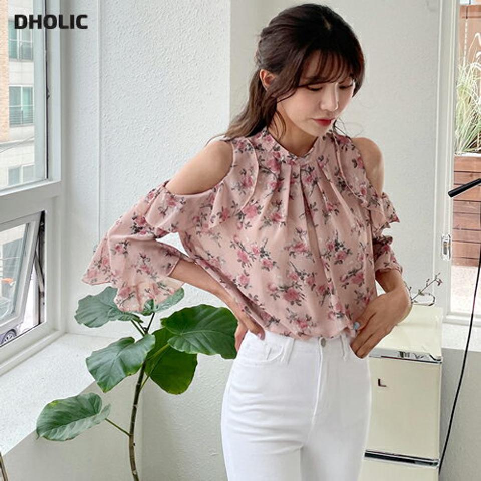 オープンショルダー花柄ブラウス・全3色・b65180 レディース 【bl】 韓国 ファッション トップス ブラウス 長袖 花柄 フラワー パターン オープンショルダー フリル ラブリー ハーフネック フェミニン ボリューム 体型カバー スリム 細身 夏 春