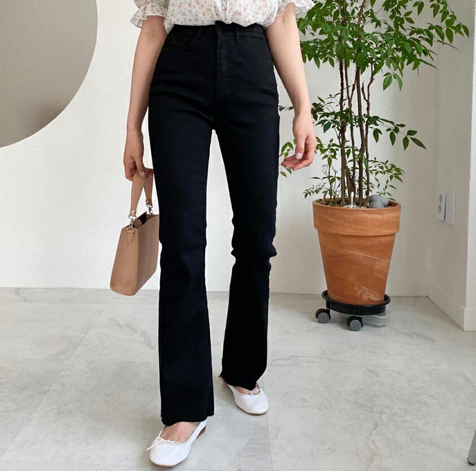 【只今10%OFF】カットオフブラックパンツ・全1色・t64175 レディース 【pt】【韓国 ファッション ボトムス パンツ ロング ロングパンツ 美脚 カットオフ ブーツカット スリム 細身 体型カーバー 10分丈 十分丈 カジュアル 春 夏】【NIJU】