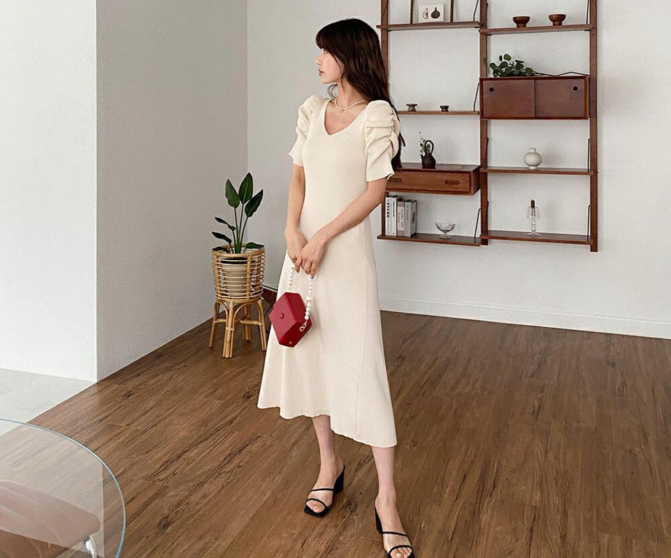 Vネックパフニットワンピース・全2色・b65189 レディース 【ops】 韓国 ファッション ワンピース ロング ロングワンピース 半袖 ニット Vネック フィット ギャザー リブ 5分丈袖 ベーシック スリム ゆったり カジュアル 体型カバー 夏 春