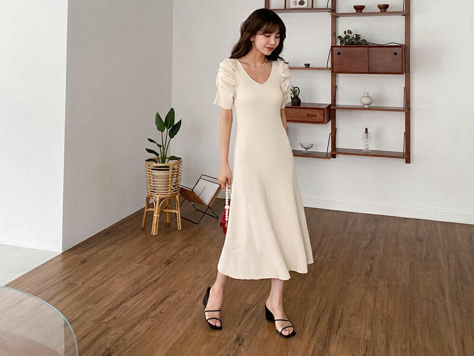 Vネックパフニットワンピース・全2色・b65189 レディース 【ops】 韓国 ファッション ワンピース ロング ロングワンピース 半袖 ニット Vネック フィット ギャザー リブ 5分丈袖 ベーシック スリム ゆったり カジュアル 体型カバー 夏 春