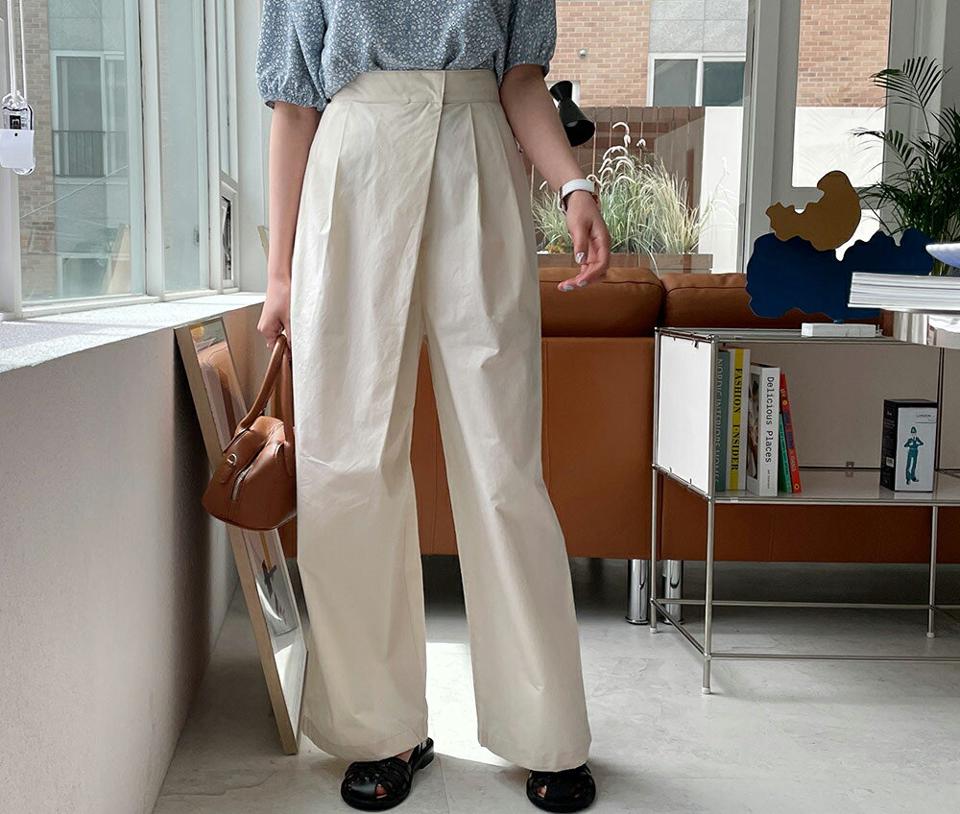 【只今10%OFF】ダイアゴナルラインタックパンツ・全2色・t64173 レディース 【pt】【韓国 ファッション ボトムス パンツ ロング ロングパンツ 美脚 ワイド ワイドパンツ スリム 細身 体型カーバー 10分丈 十分丈 カジュアル 春 夏】【NIJU】