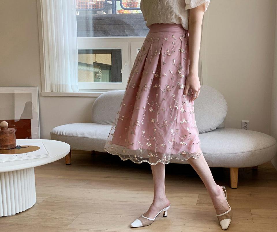 フラワー刺繍スカート・全2色・t63692 レディース 【sk】 韓国 ファッション ボトムス スカート ロング ロングスカート 花柄 フラワー 刺繍 ゴム シアー フレア Aライン 足長 大人 カジュアル フェミニン 体型カバー 細身 夏 春