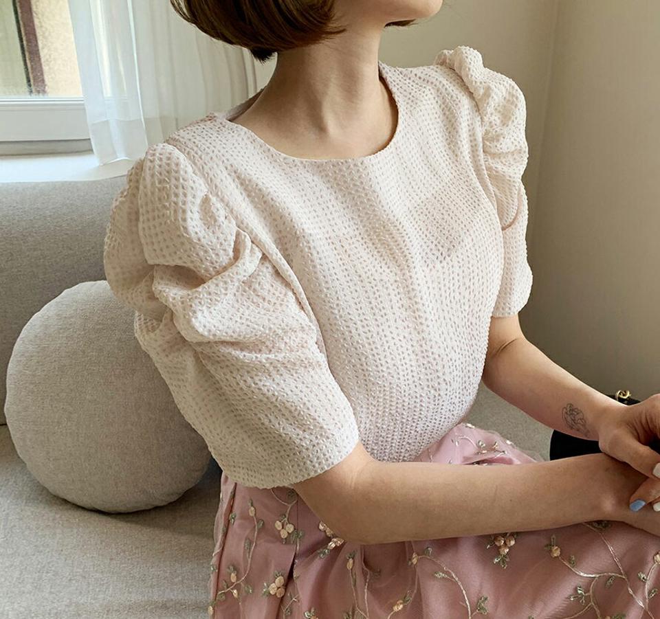 リンクルパフブラウス・全3色・t63682 レディース 【bl】【韓国 ファッション トップス ブラウス 半袖 リンクル 5分丈 パフスリーブ ラウンドネック フェミニン 体型カバー スリム 細身 無地 夏 春】