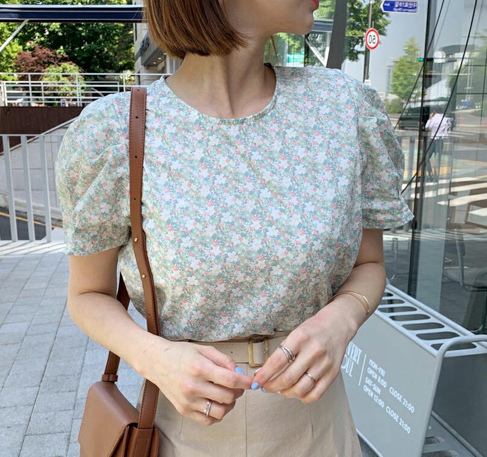 バックリボン花柄ブラウス・全3色・t63669 レディース 【bl】【韓国 ファッション トップス ブラウス 半袖 花柄 ラウンドネック リボン パフスリーブ フェミニン 体型カバー スリム 細身 夏 春】