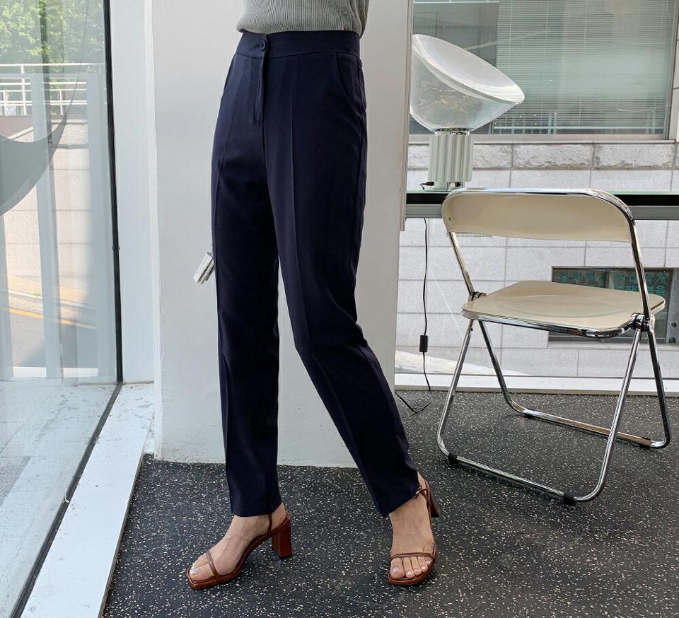 【只今10%OFF】スリムスラックスパンツ・全3色・t63700 レディース 【pt】【韓国 ファッション ボトムス ロング ロングパンツ 美脚 スラックス ストレート 大人 スリム 10分丈 体型カーバー 細身 フィット オフィスカジュアル 夏 春】