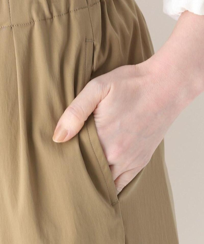 ストレッチサテンテーパードパンツ