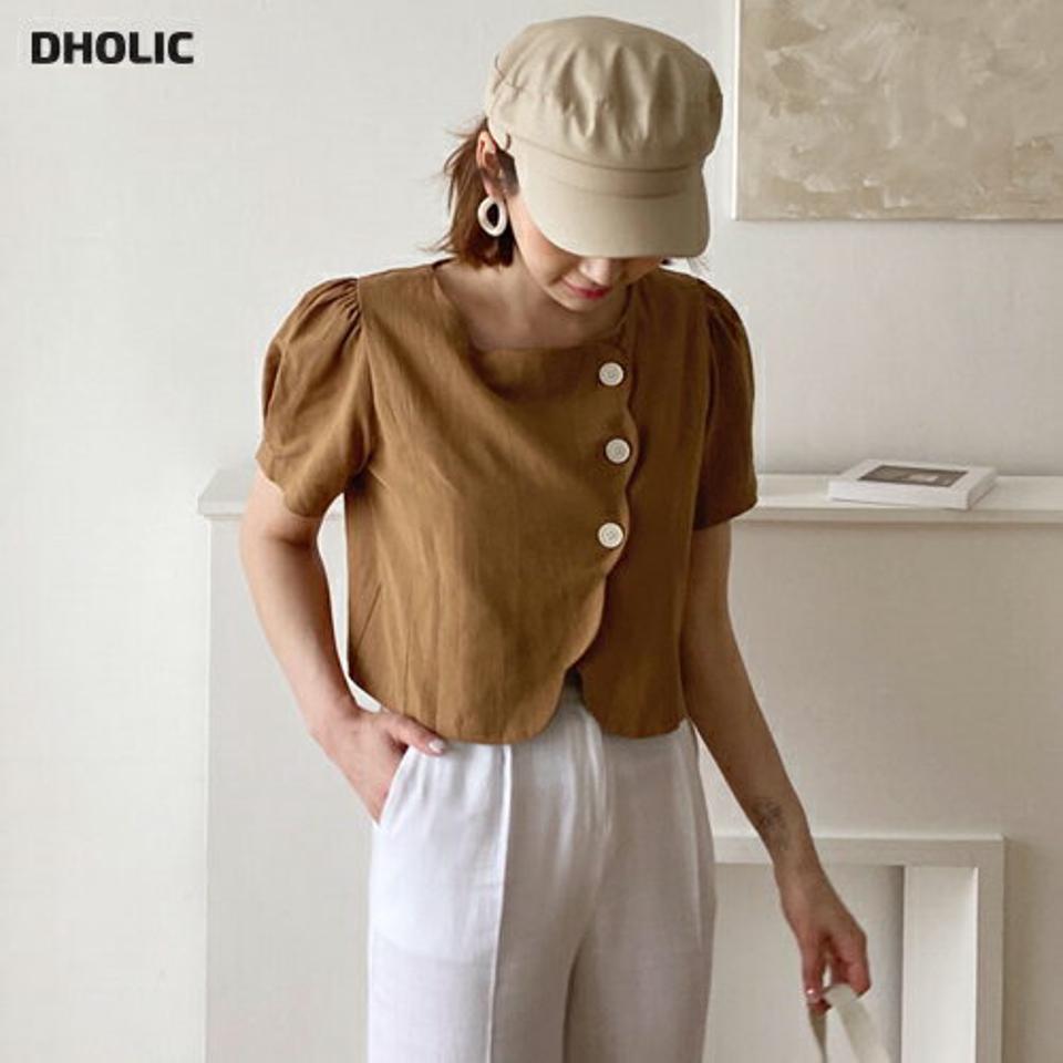 リネン混スカラップブラウス・全2色・b62088 レディース 【bl】 韓国 ファッション トップス ブラウス 半袖 リネン ルーズ スカラップ クロップド丈 スクエアネック 5分丈 フェミニン ボリューム 体型カバー スリム 細身 ベーシック 無地 夏 春