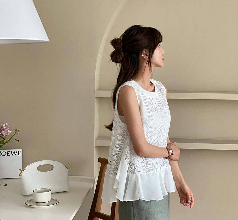 パンチングフレアスリーブレス・全2色・b62121 レディース 【bl】 韓国 ファッション トップス ブラウス スリーブレス ノースリーブ ユニーク ベーシック パンチング フレア 配色 メリハリ スリム 細身 体型カバー フェミニン ガーリー 夏 春