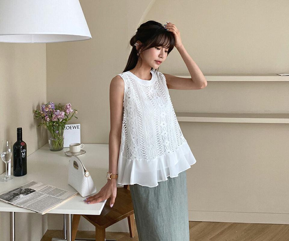 パンチングフレアスリーブレス・全2色・b62121 レディース 【bl】 韓国 ファッション トップス ブラウス スリーブレス ノースリーブ ユニーク ベーシック パンチング フレア 配色 メリハリ スリム 細身 体型カバー フェミニン ガーリー 夏 春