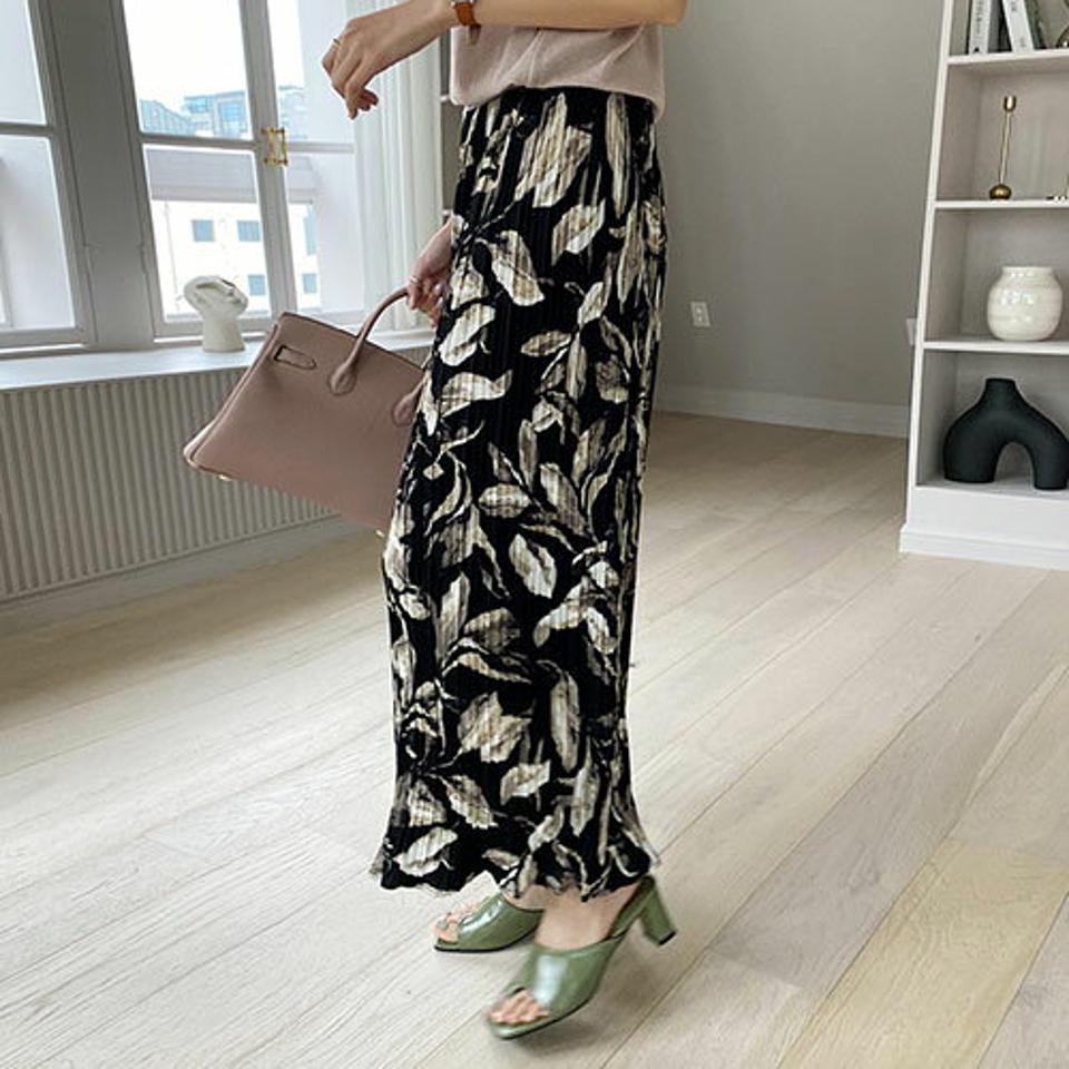 花柄プリーツフレアパンツ・全2色・b68637 レディース 【pt】 パンツ ズボン ロングパンツ ワイド フレア プリーツ 花柄 フラワー シック 大人 カジュアル ラフ 体型カバー 春 ウエストゴム 夏 秋 韓国 ファッション ハイホリHIHOLLI