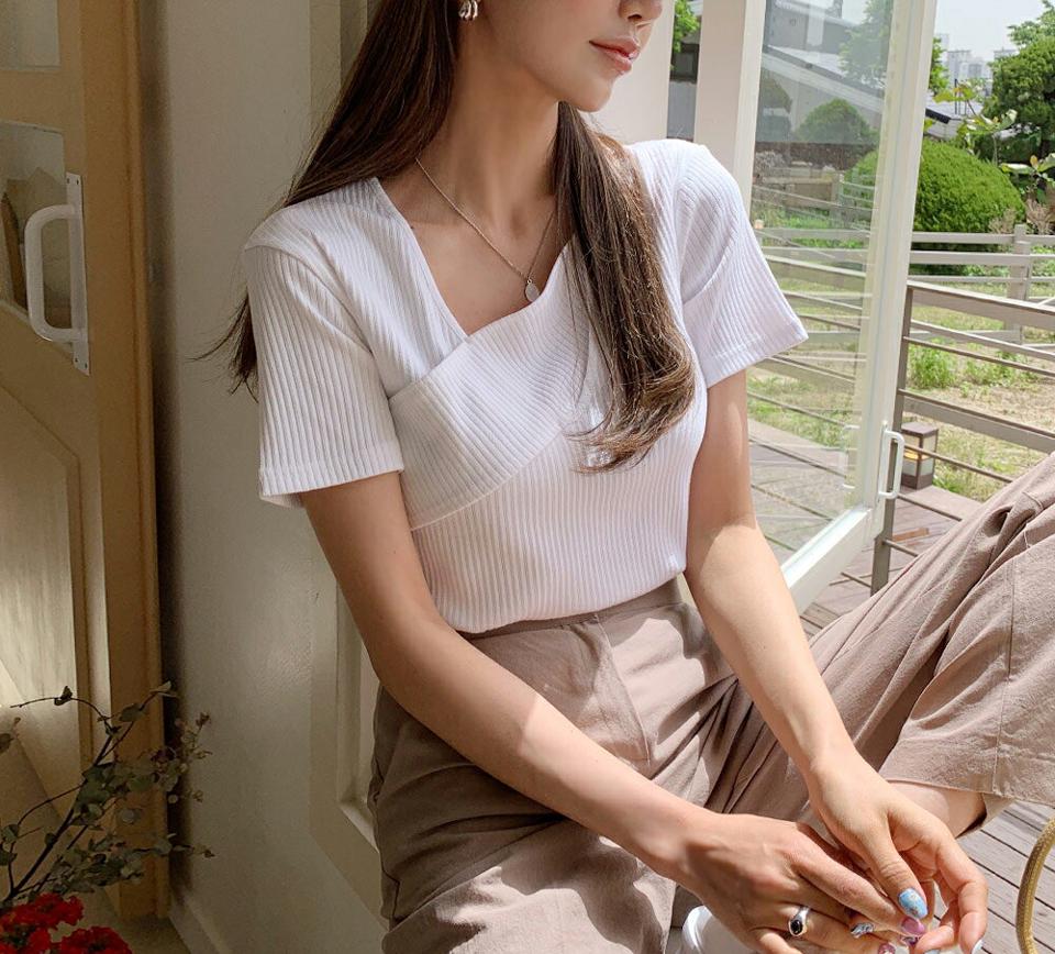 クロスネックリブTシャツ・全3色・t57431 レディース 【tops】 韓国 ファッション トップス Tシャツ 半袖 クロス リブ シンプル ユニーク ショートスリーブ ベーシック 体型カーバー 細身 スリム フィット タイト 夏 春