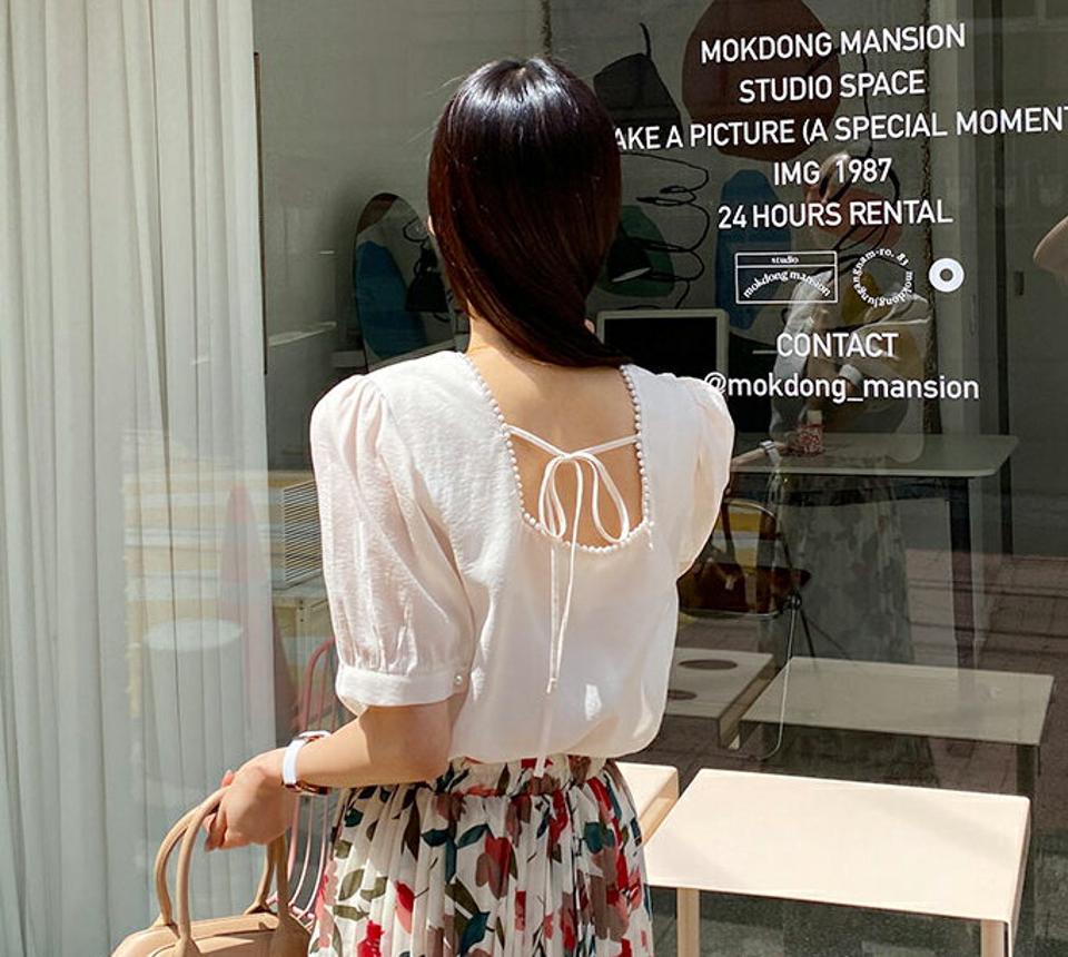 フェイクパールネックリボンブラウス・全3色・b65450 レディース 【bl】 韓国 ファッション トップス ブラウス 半袖 パール リボン 5分丈袖 スクエアネック フェミニン ボリューム 体型カバー スリム 細身 ガーリー 夏 春