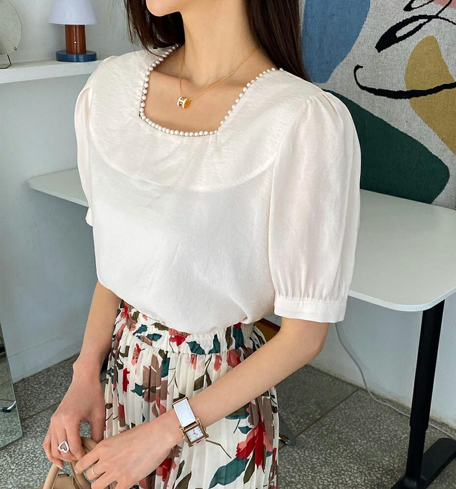 フェイクパールネックリボンブラウス・全3色・b65450 レディース 【bl】 韓国 ファッション トップス ブラウス 半袖 パール リボン 5分丈袖 スクエアネック フェミニン ボリューム 体型カバー スリム 細身 ガーリー 夏 春