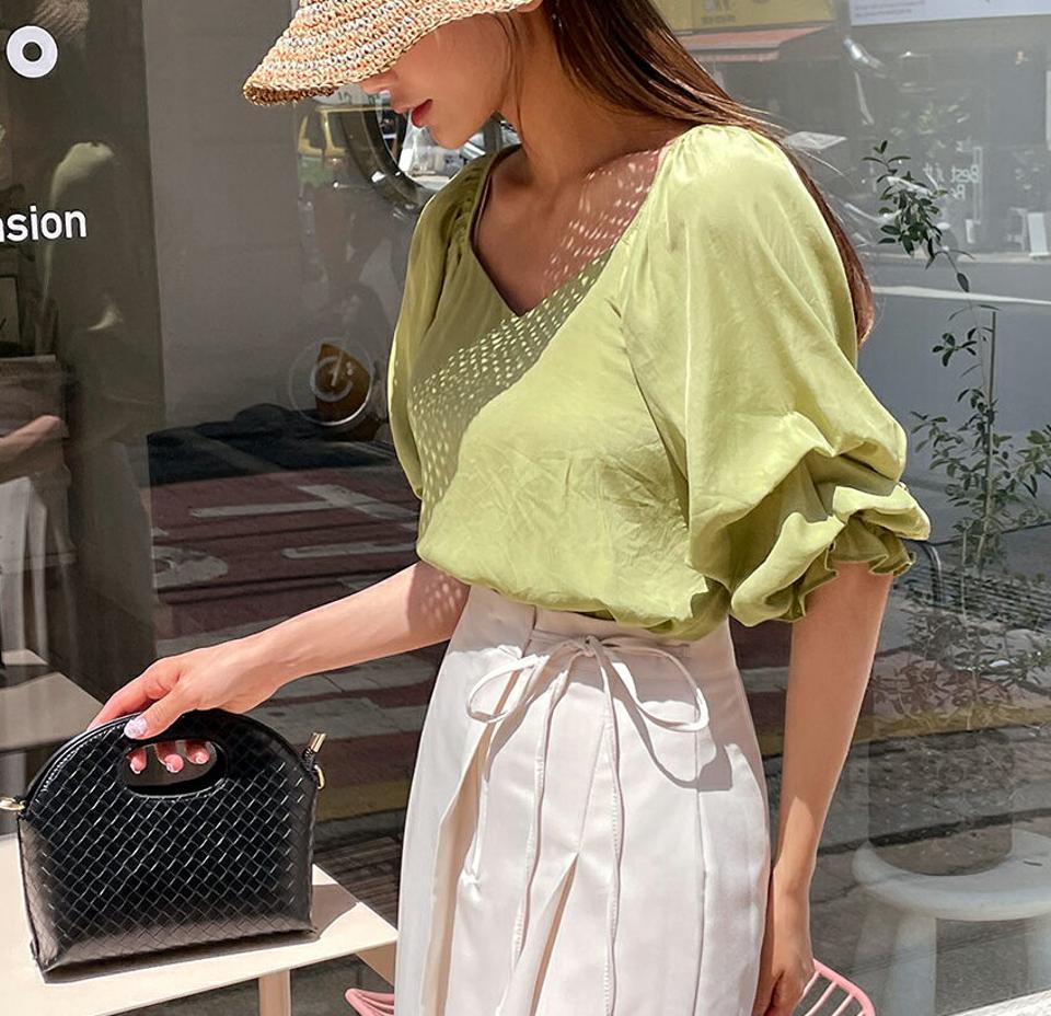 ギャザースリーブブラウス・全3色・b65388 レディース 【bl】 韓国 ファッション トップス ブラウス 半袖 ギャザー ダイアネック 上品 ゴム 7分丈 ルーズ フェミニン ボリューム 体型カバー スリム 細身 夏 春