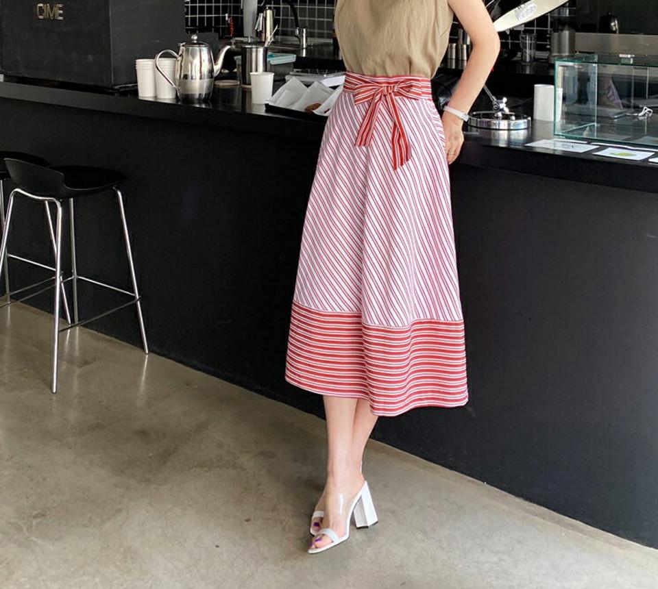 ストラップ付ストライプフレアスカート・全3色・b68559 レディース 【sk】 スカート ロング ロングスカート フレア ストライプ柄 ストラップ 爽やか 大人 カジュアル 春 夏 韓国 ファッション ハイホリHIHOLLI