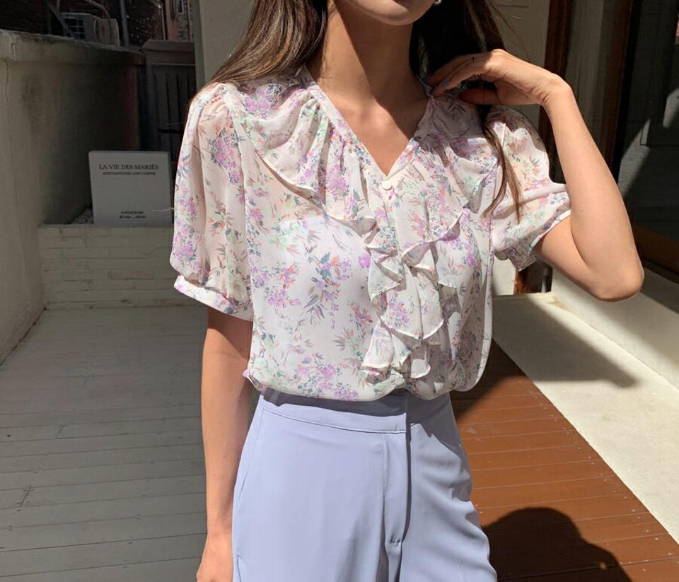 花柄フリルVネックブラウス・全3色・t63770 レディース 【bl】【韓国 ファッション トップス ブラウス 半袖 花柄 フラワー パターン フリル Vネック シフォン パフ ショートスリーブ フェミニン ボリューム 体型カバー スリム 細身 夏 春】