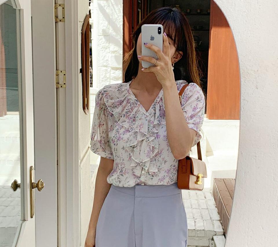 花柄フリルVネックブラウス・全3色・t63770 レディース 【bl】【韓国 ファッション トップス ブラウス 半袖 花柄 フラワー パターン フリル Vネック シフォン パフ ショートスリーブ フェミニン ボリューム 体型カバー スリム 細身 夏 春】