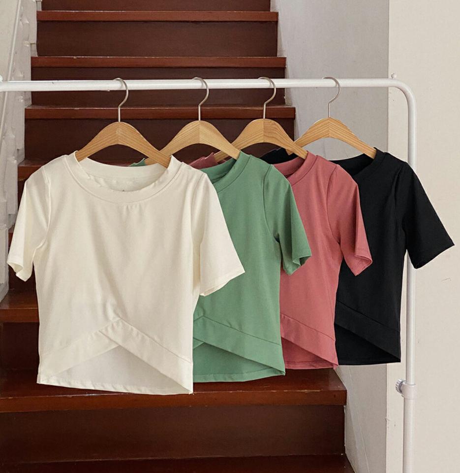 VカットヘムカップTシャツ・全4色・b44639 レディース 【tops】 韓国 ファッション トップス Tシャツ 半袖 デイリー ショートスリーブ Vカット クロップド丈 ラウンドネック 体型カーバー 細身 スリム フィット フィットネス ジム 夏 春