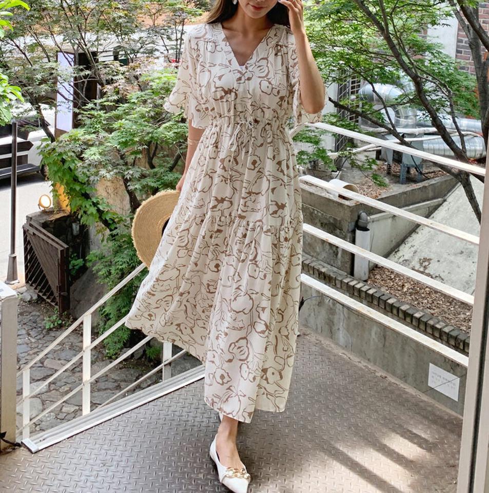 Vネックドロスト花柄ワンピース・全2色・b63777 レディース 【ops】 韓国 ファッション ワンピース ロング ロングワンピース 半袖 花柄 フラワー パターン フローラル Vネック ストリング 7分丈 フレアスリーブ ギャザー スリム 細身 体型カバー 夏 春