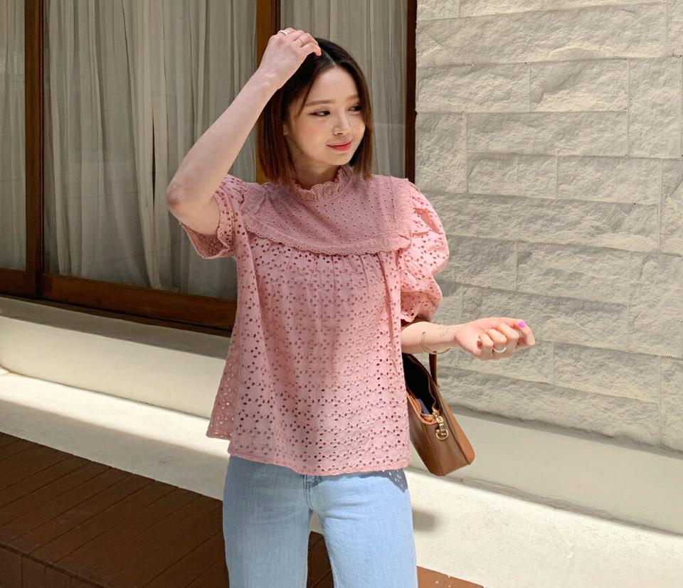 パフパンチングブラウス・全3色・b63771 レディース 【bl】【韓国 ファッション トップス ブラウス 半袖 パンチング フリル レース パフスリーブ 7分丈 ショートスリーブ フェミニン ボリューム 体型カバー スリム 細身 夏 春】