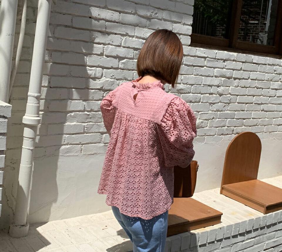 パフパンチングブラウス・全3色・b63771 レディース 【bl】【韓国 ファッション トップス ブラウス 半袖 パンチング フリル レース パフスリーブ 7分丈 ショートスリーブ フェミニン ボリューム 体型カバー スリム 細身 夏 春】