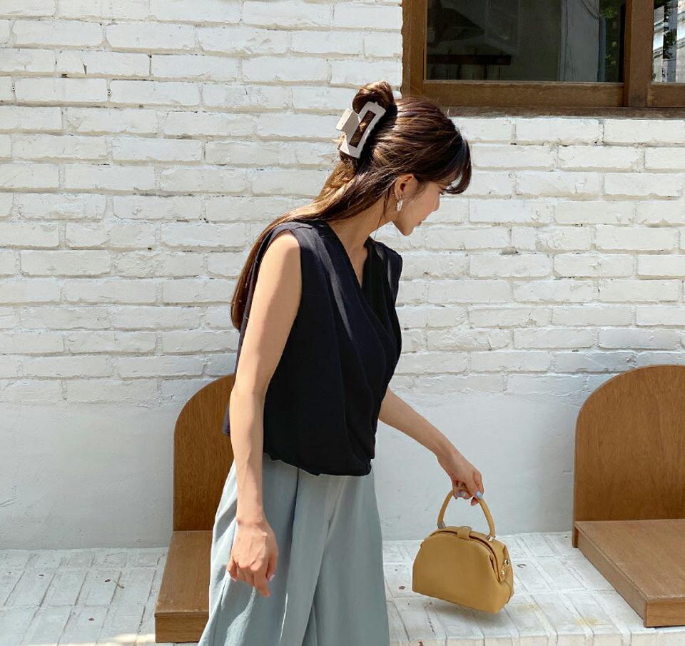 ギャザーカシュクールノースリーブ・全3色・t65220 レディース 【bl】 韓国ファッション トップス ブラウス ギャザー スリーブレス カシュクール 大人 オフィス ノースリーブ フェミニン ボリューム スリム 細身 夏 春225