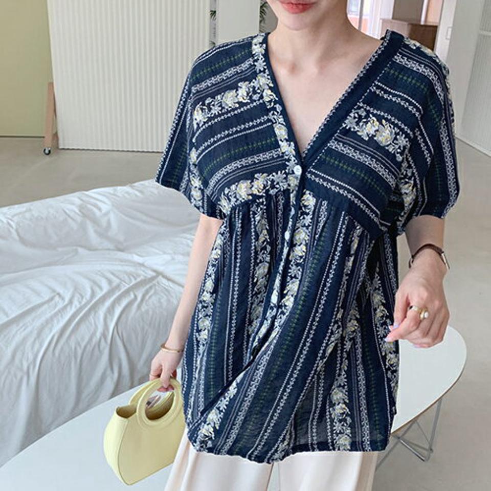 Vネック花柄ブラウス・全2色・b68536 レディース 【bl】 トップス ブラウス 半袖 ハーフスリーブ 花柄 フラワー Vネック 前後着用自由 ボヘミアン 春 夏 韓国 ファッション ハイホリHIHOLLI