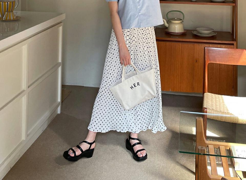 【只今10%OFF】ドットプリーツパンツ・全2色・b64210 レディース 【pt】【韓国 ファッション ボトムス パンツ ロング ロングパンツ ドット パターン フレア プリーツ ワイド ワイドパンツ スリム 細身 体型カーバー 10分丈 十分丈 カジュアル 春 夏】【NIJU】