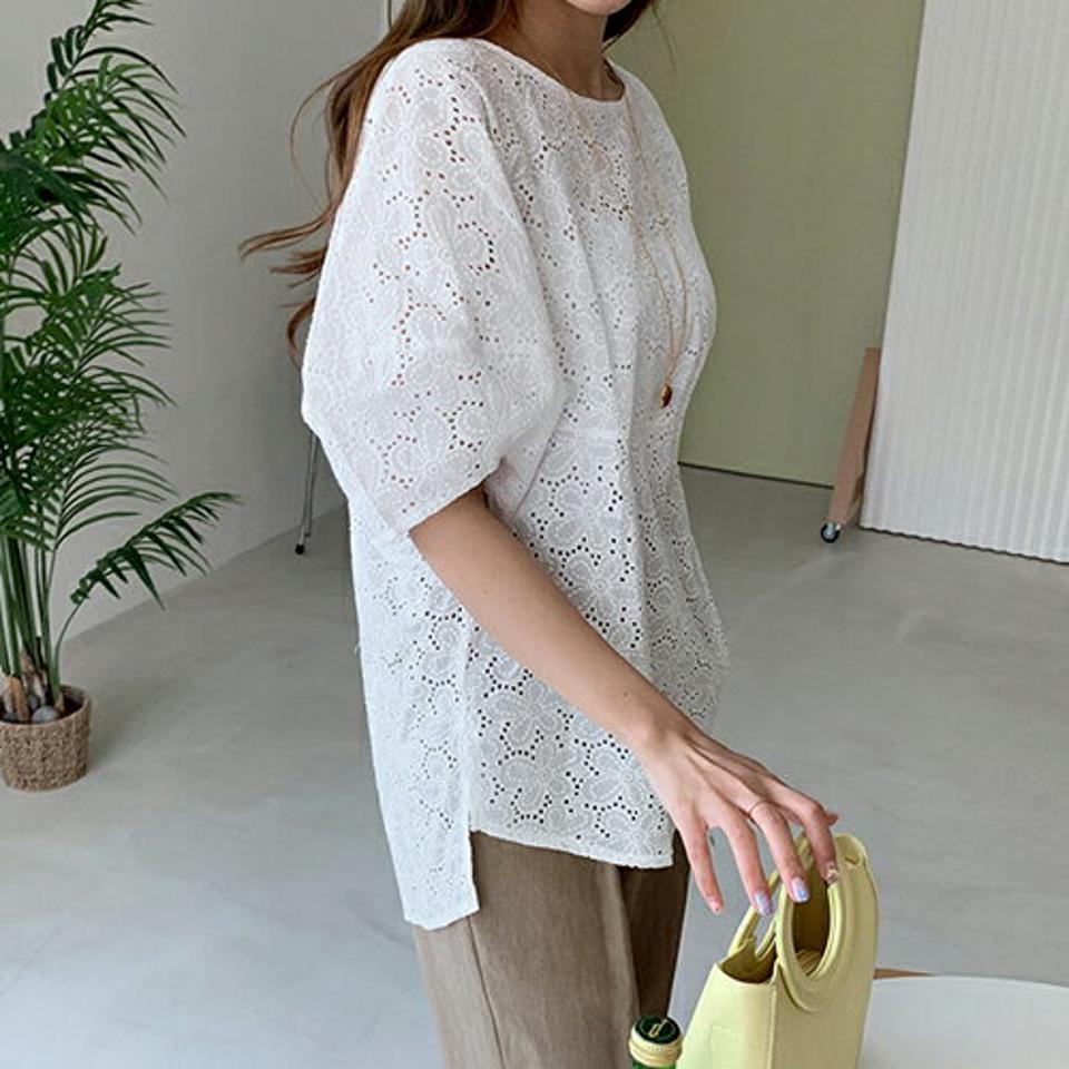 アイレットレースブラウス・全2色・b68529 レディース 【bl】【トップス ブラウス 七分丈 七分袖 7分丈 7分袖 レース 総レース アイレット ガーリー かわいい パフ袖 パフスリーブ 春 夏 韓国 ファッション】【ハイホリHIHOLLI】