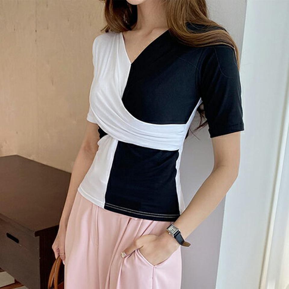 配色ツイストTシャツ・全2色・b68535 レディース 【tops】【トップス Tシャツ 半袖 ツイスト Vネック バイカラー シック 春 夏 韓国 ファッション】【ハイホリHIHOLLI】