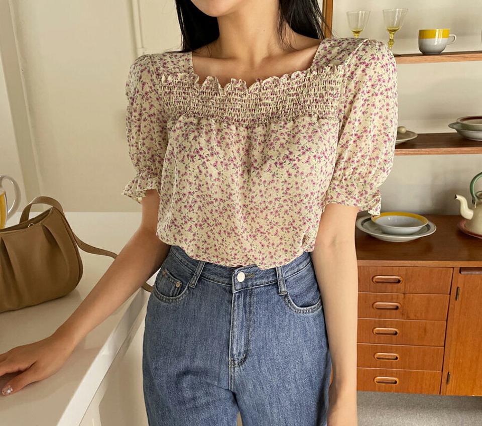 スクエア小花柄ブラウス・全4色・t64205 レディース 【bl】【韓国 ファッション トップス ブラウス 半袖 花柄 フラワー パターン フェミニン スクエアネック シャーリング 5分丈 ゴム ギャザー 体型カバー 細身 スリム 春 夏】【NIJU】